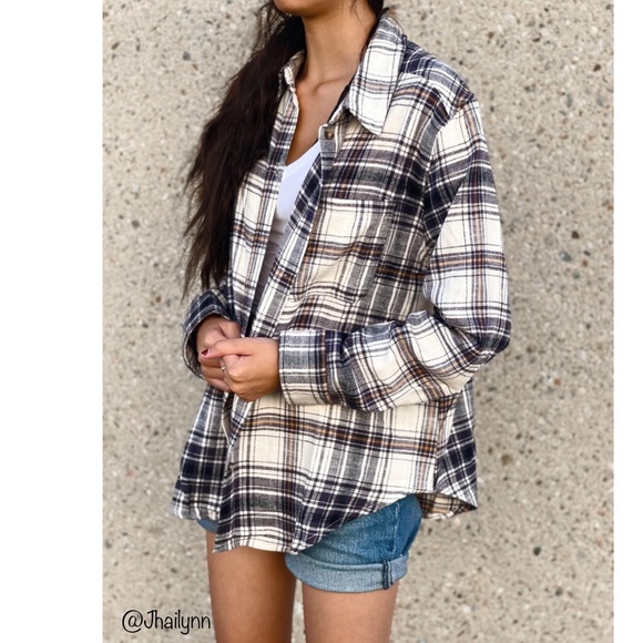 Black Plaid button up flannel - Picture 4 of 4